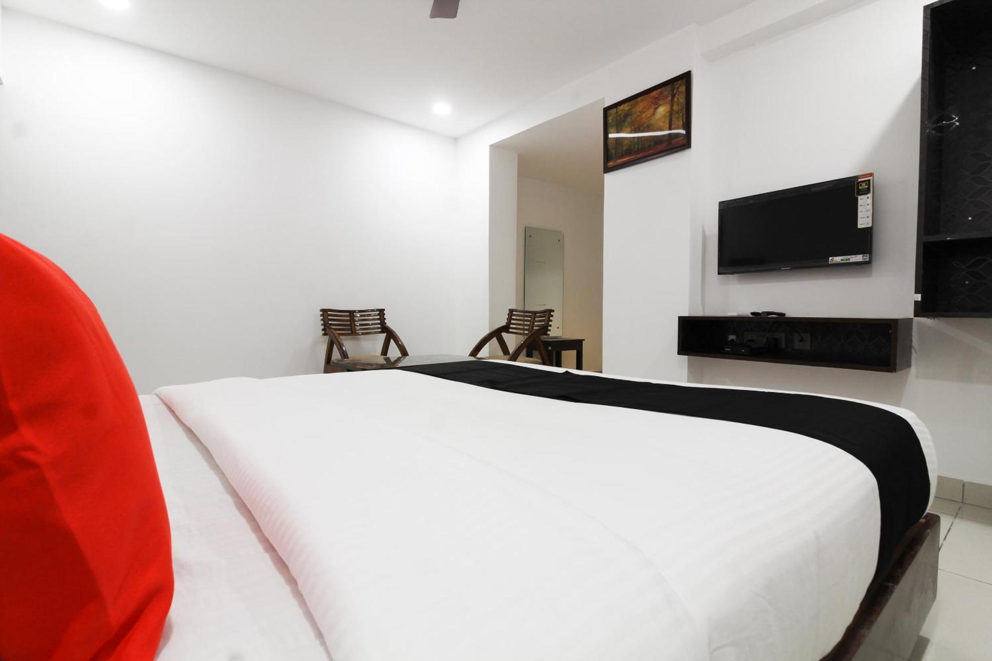 Capital O 63727 Mythri Hotel Maula Ali Exterior foto