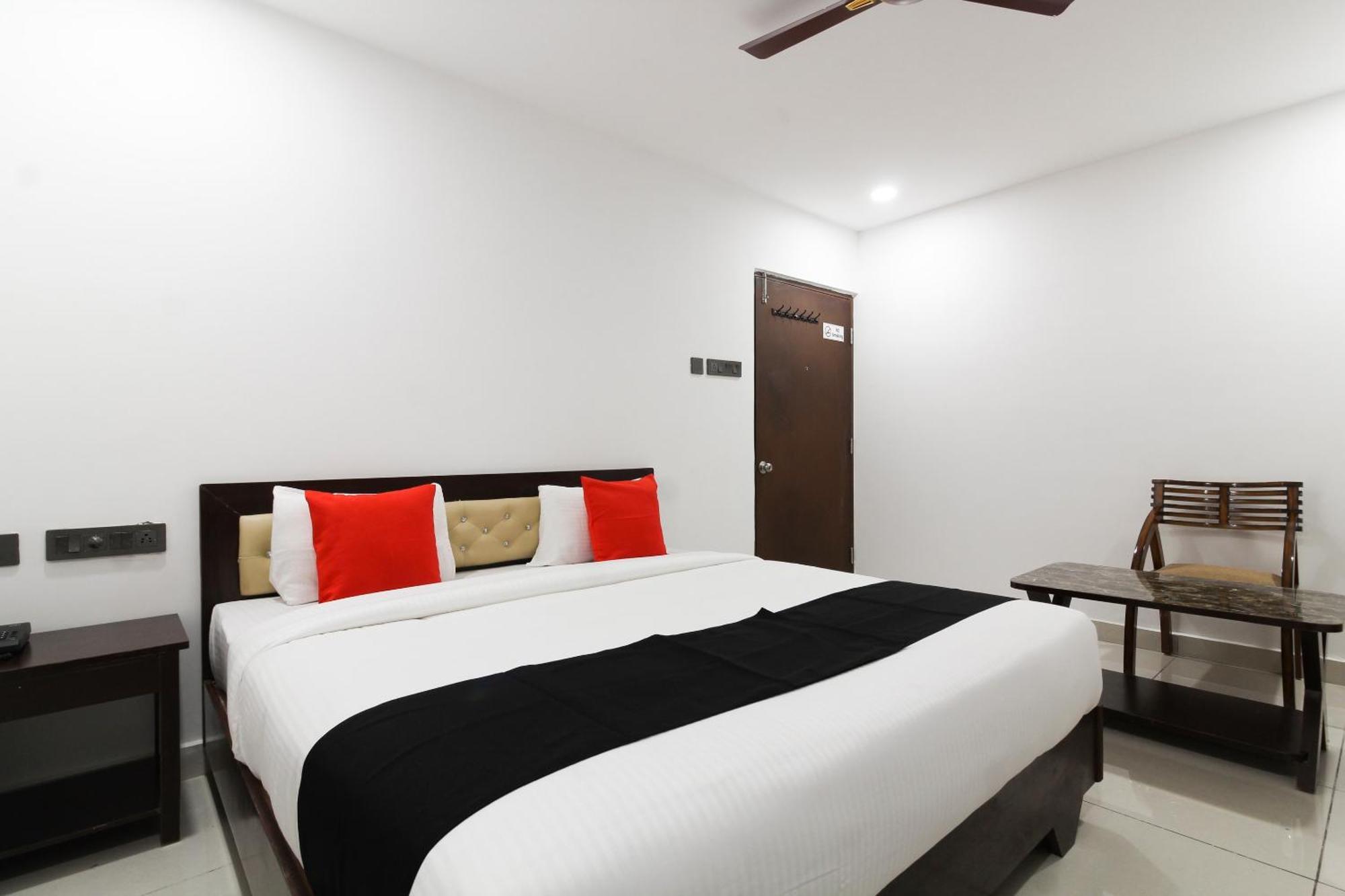 Capital O 63727 Mythri Hotel Maula Ali Exterior foto