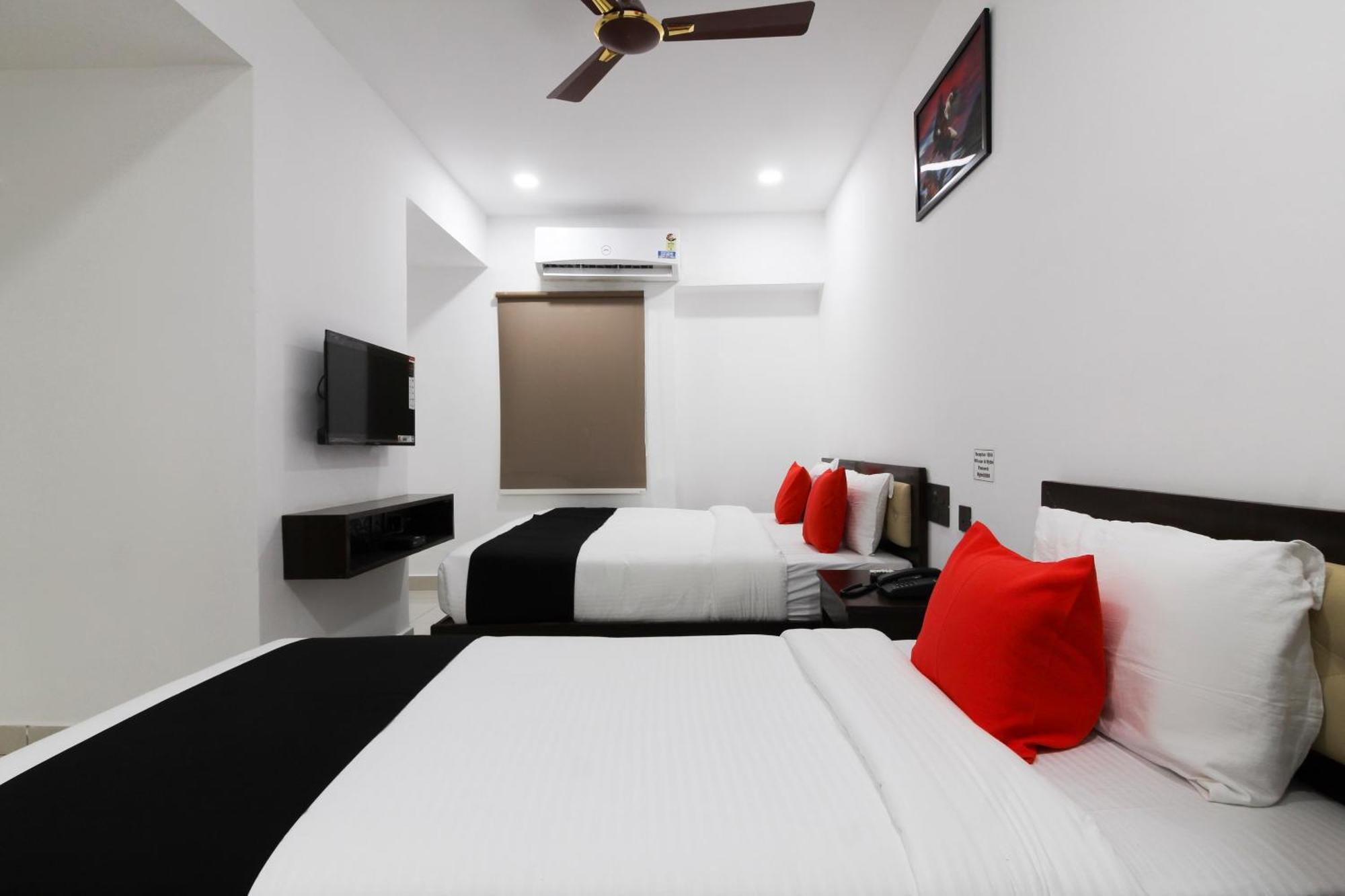 Capital O 63727 Mythri Hotel Maula Ali Exterior foto