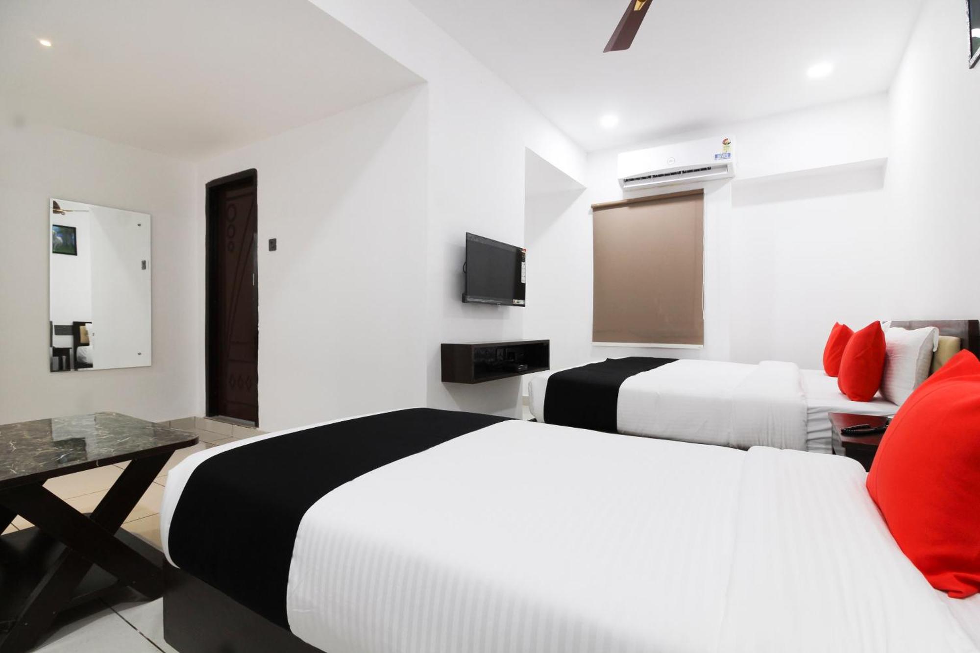 Capital O 63727 Mythri Hotel Maula Ali Exterior foto