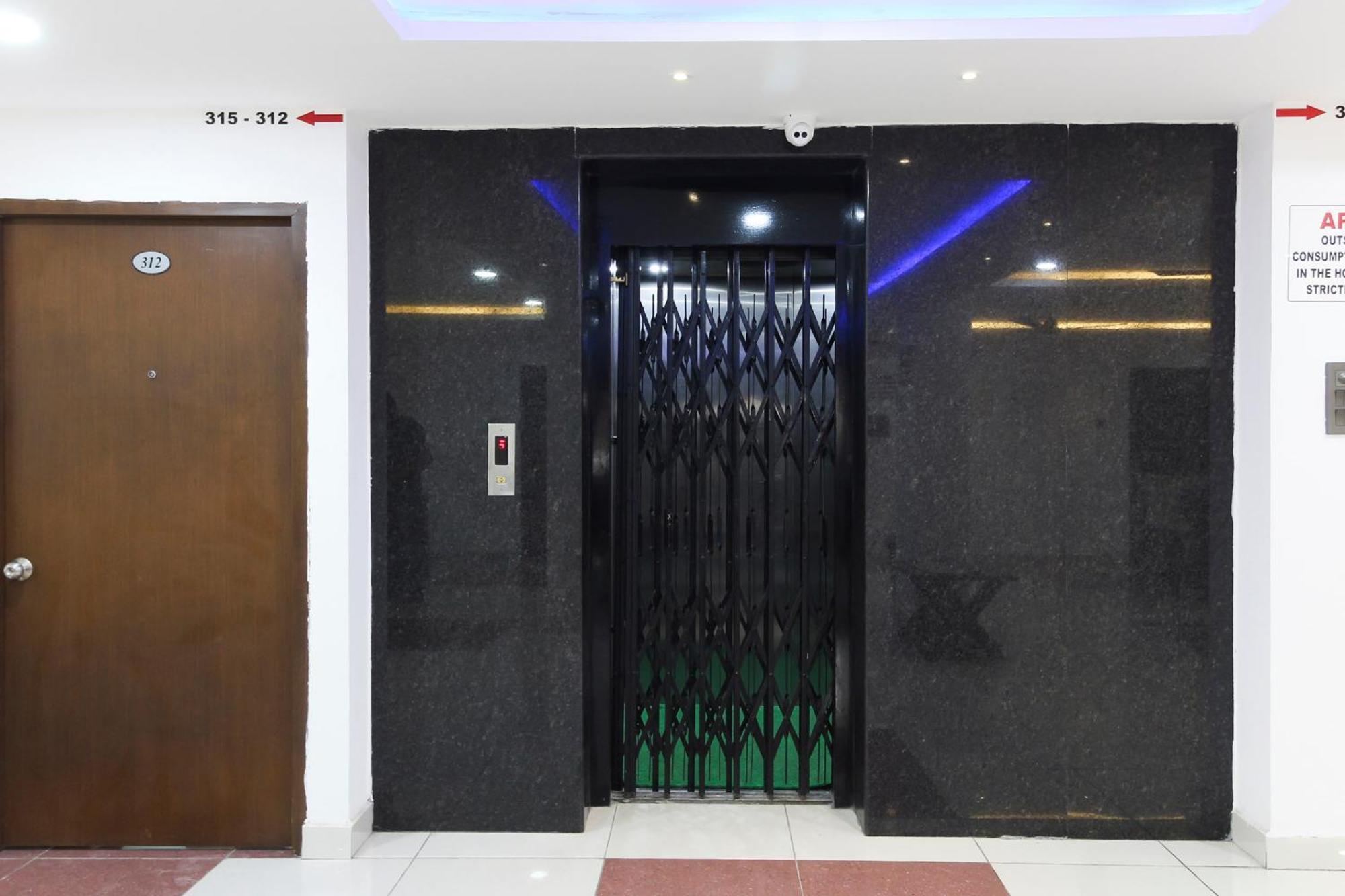 Capital O 63727 Mythri Hotel Maula Ali Exterior foto