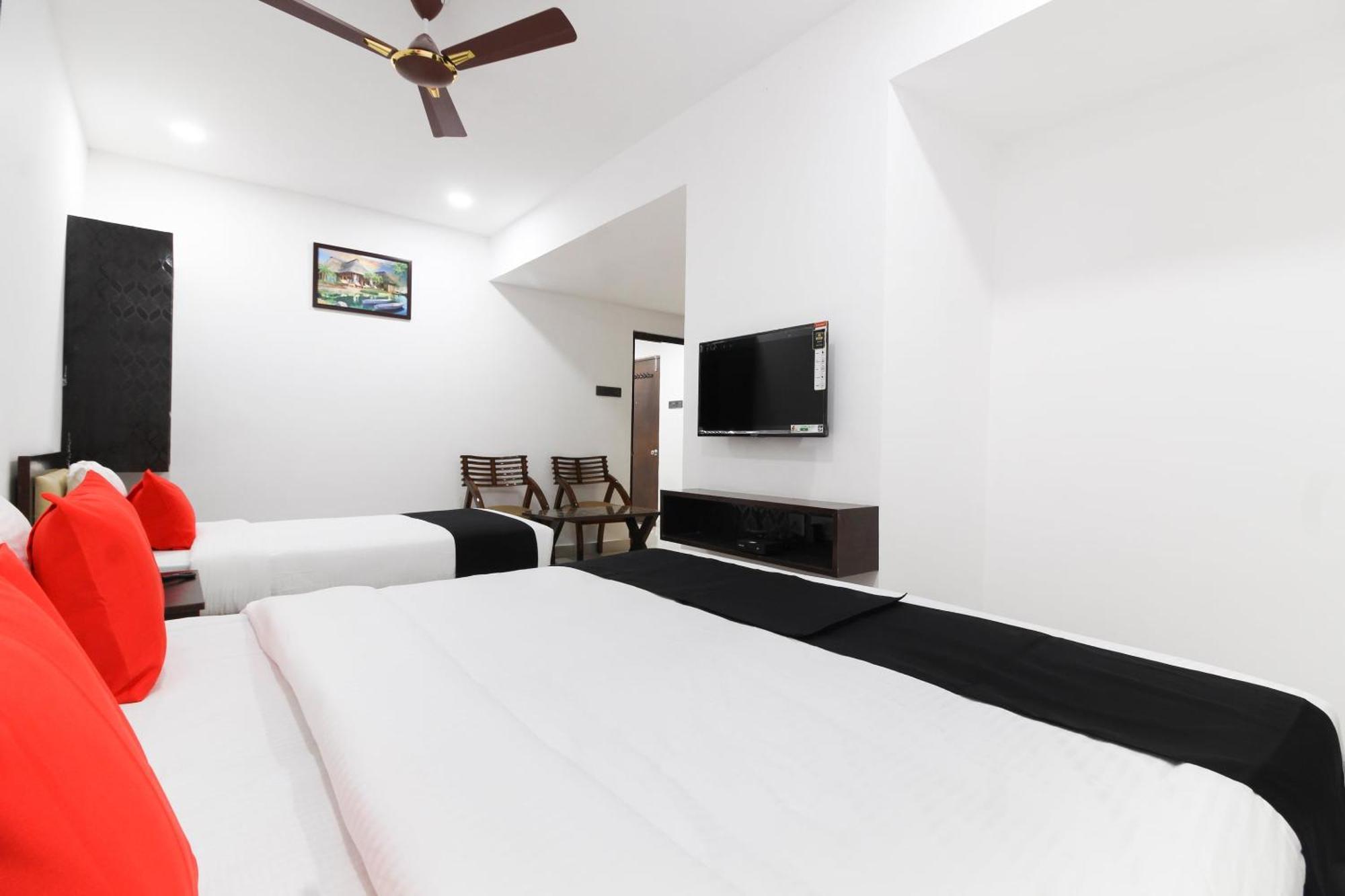 Capital O 63727 Mythri Hotel Maula Ali Exterior foto