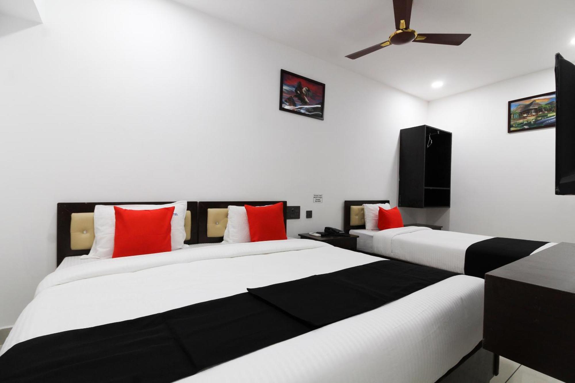 Capital O 63727 Mythri Hotel Maula Ali Exterior foto
